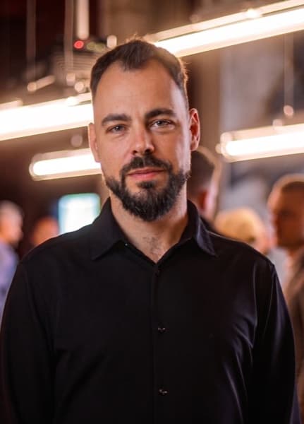 Patrik Štipák · CIO / COO